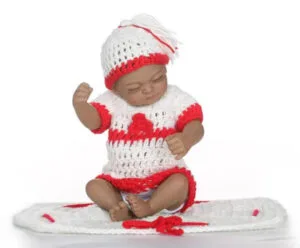 Adoptez Ce Nouveau-né Reborn Avec Sa Petite Laine Rouge Et Blanche!